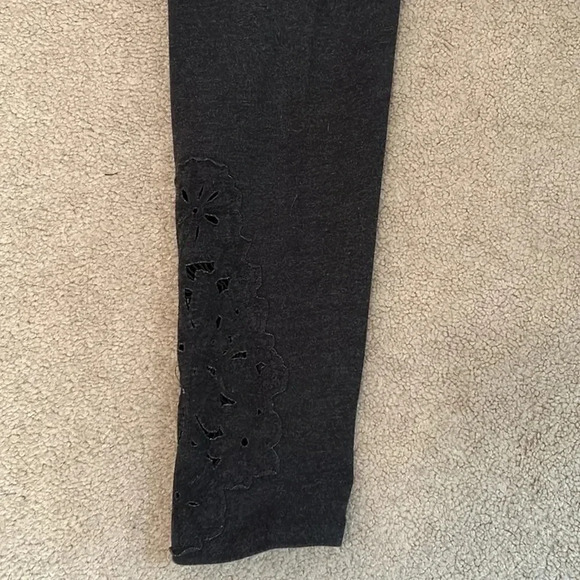 Aerie gray leggings size small flower like cut out design bottom of leg - Picture 4 of 6